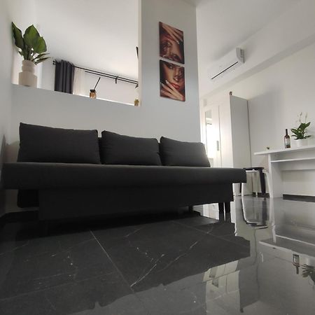 Oniria Suite - 100 Mt Dal Mare แตร์ราชินา ภายนอก รูปภาพ
