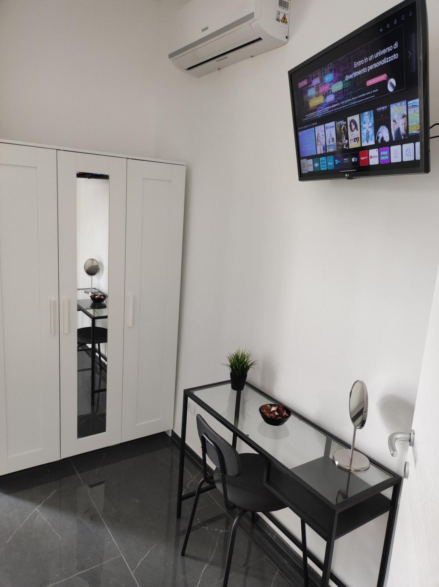Oniria Suite - 100 Mt Dal Mare แตร์ราชินา ภายนอก รูปภาพ