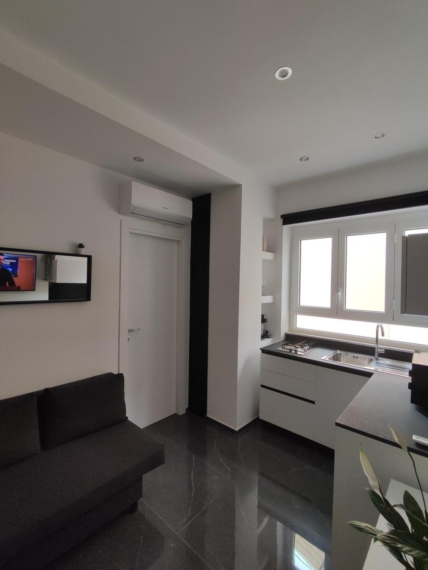 Oniria Suite - 100 Mt Dal Mare แตร์ราชินา ภายนอก รูปภาพ