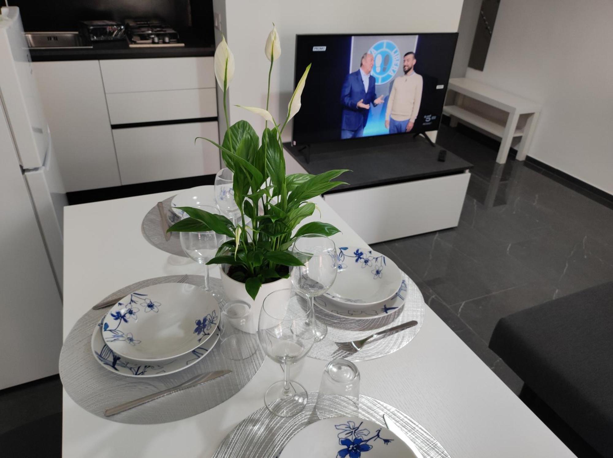 Oniria Suite - 100 Mt Dal Mare แตร์ราชินา ภายนอก รูปภาพ